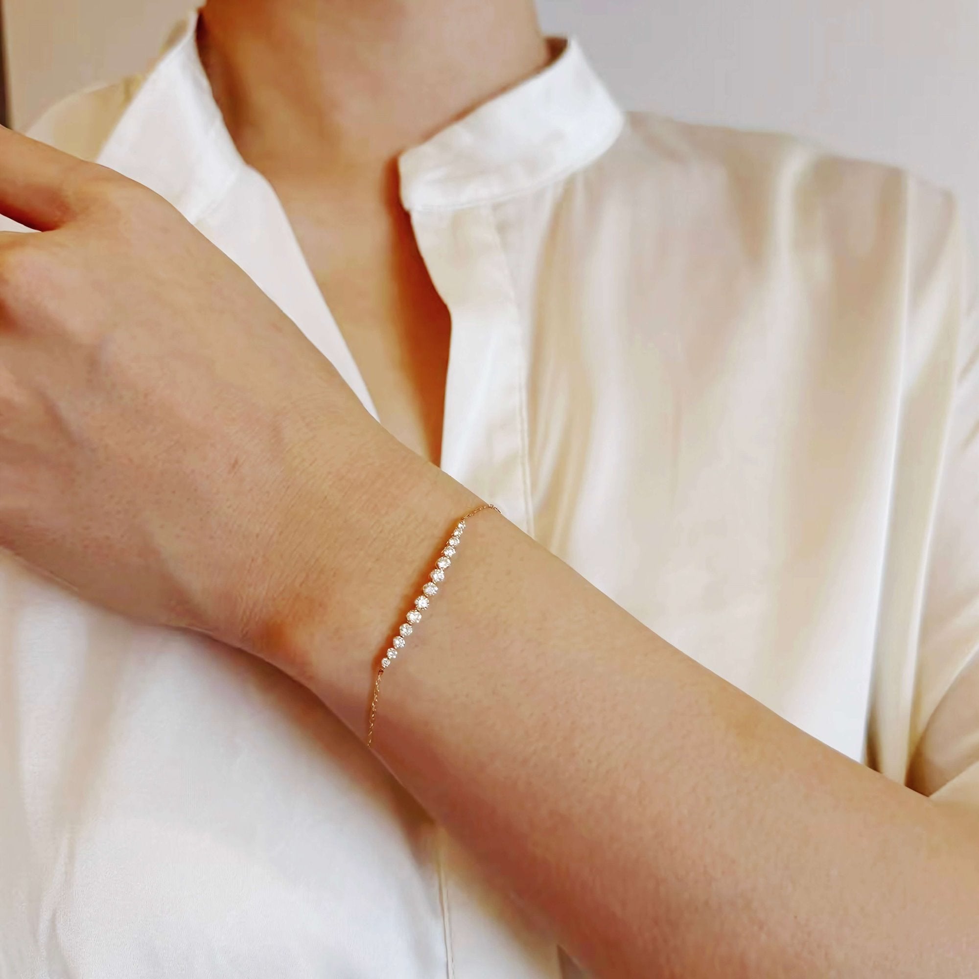 18k Solid Gold Graduated Lab Diamond Bar Bracelet