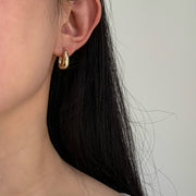 Ready to ship! 14K Solid Gold Minimalist Chunky Huggie Hoop Earrings, Oval Chunky Earrings, Real Gold Solid Gold Everyday Huggies Women