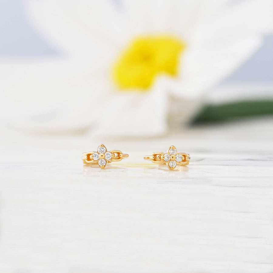 Whispering Clover Huggies | 5.5mm