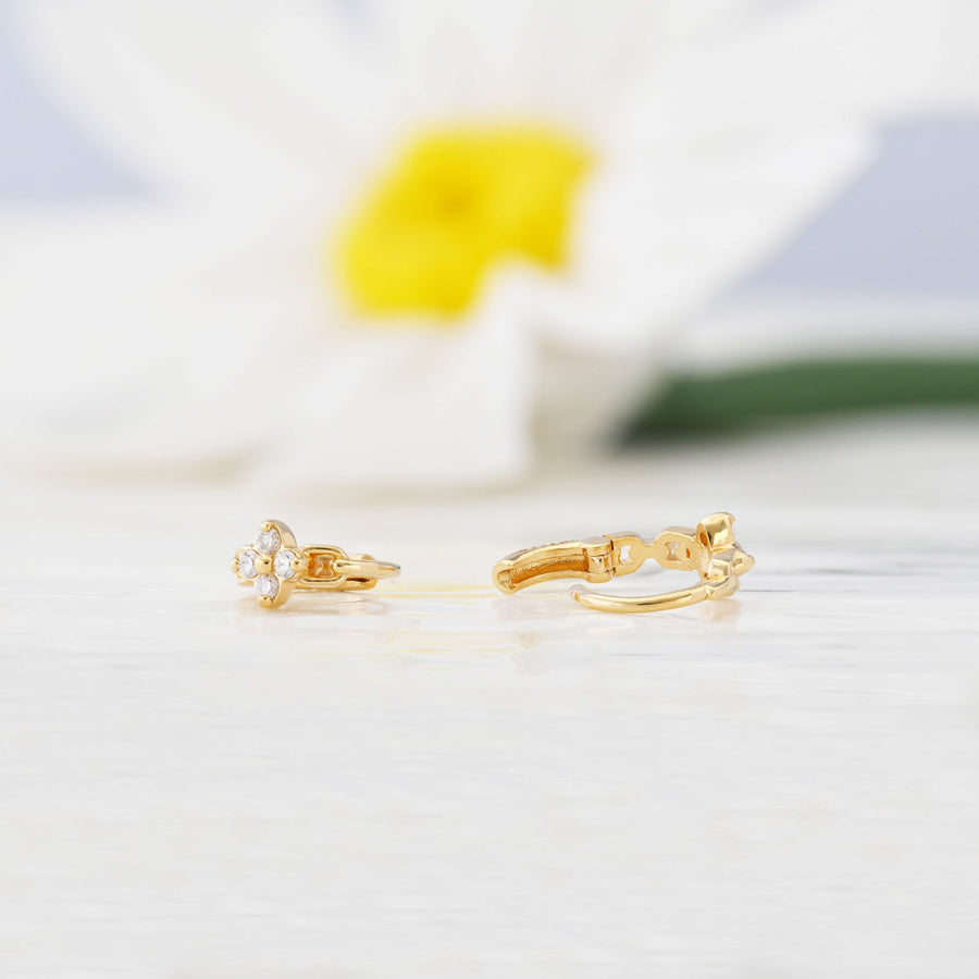 Whispering Clover Huggies | 5.5mm