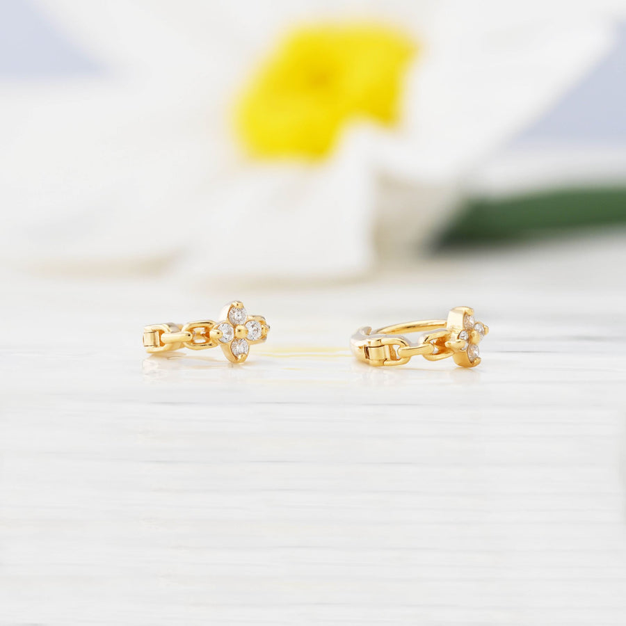 Whispering Clover Huggies | 5.5mm